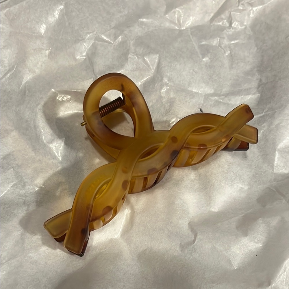 Chic Tortoise Shell Hair Clip